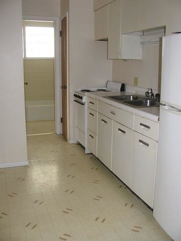 Building Photo - 306 W Hill St