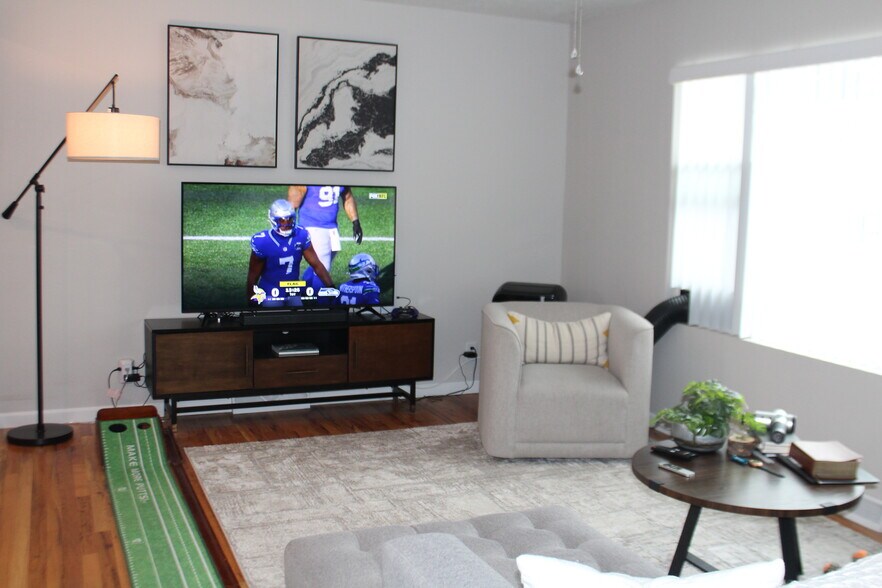 Building Photo - 5035 Ogallala Pl