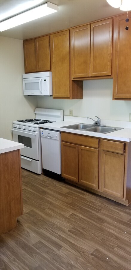 Building Photo - 125 Twin Oaks Dr