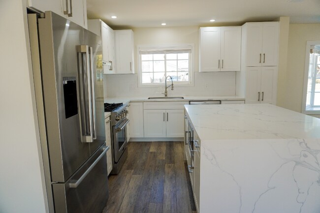 Building Photo - 18271 Roberta Cir