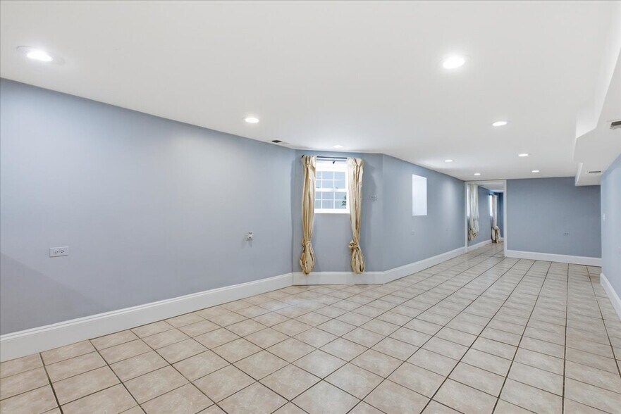 Building Photo - 2117 N Humboldt Blvd