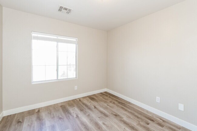 Building Photo - 5053 SAgelyn St