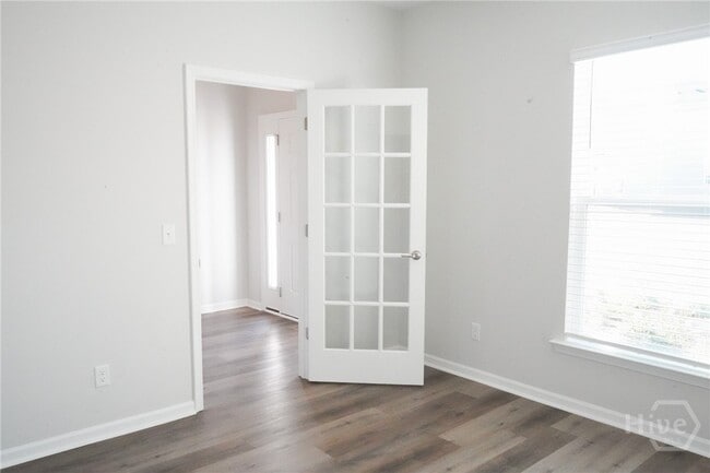 Building Photo - 142 Brookline Dr