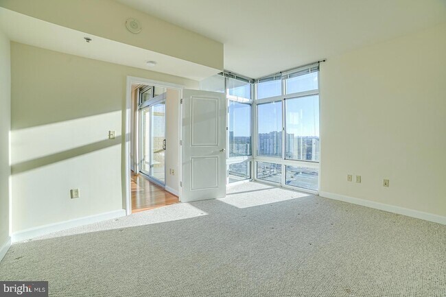 Building Photo - 5750 Bou Ave