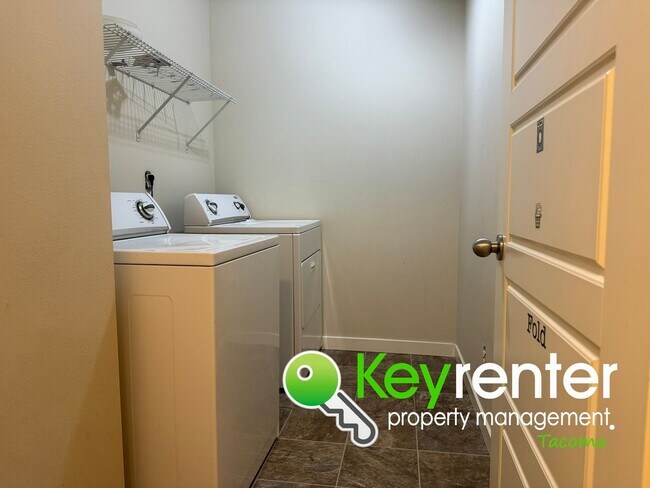 Building Photo - Puyallup Multi-level Fabulous 4Bed/2.5Bath...
