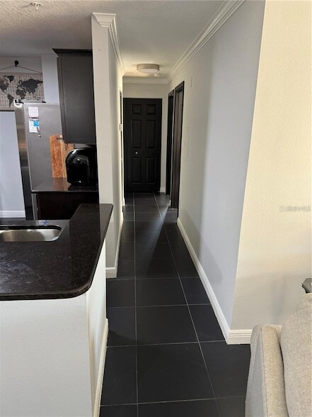 Building Photo - 1950 Summer Club Dr