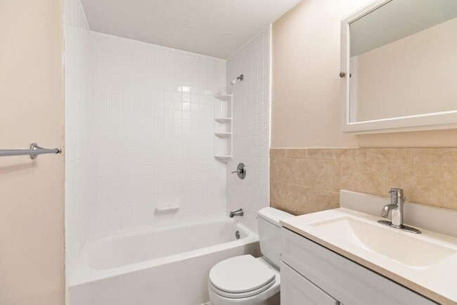 Building Photo - 138 Emerson Gardens Rd