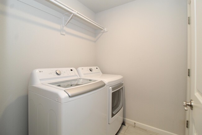 Building Photo - 96 N Hinsdale Ave