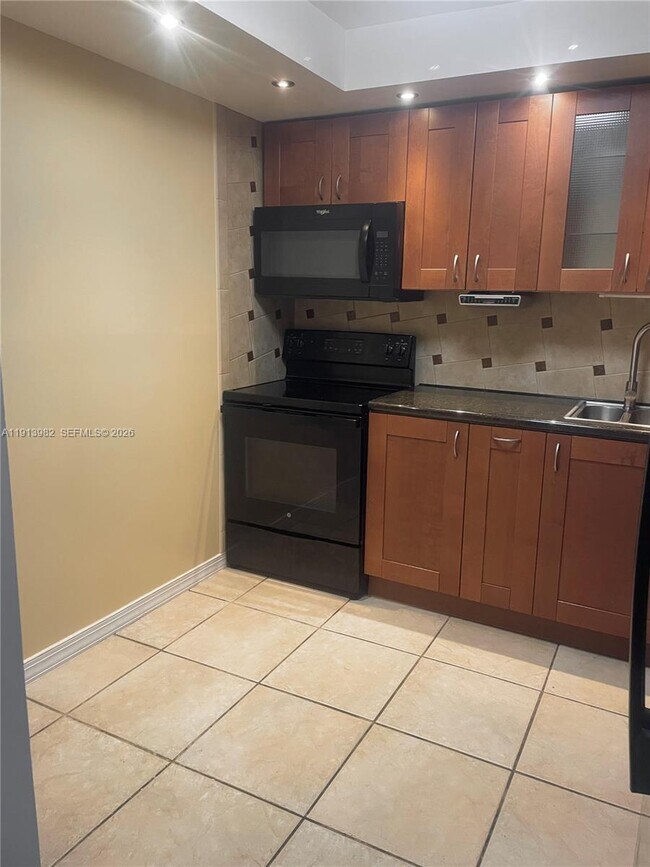 Building Photo - 2049 S Ocean Dr