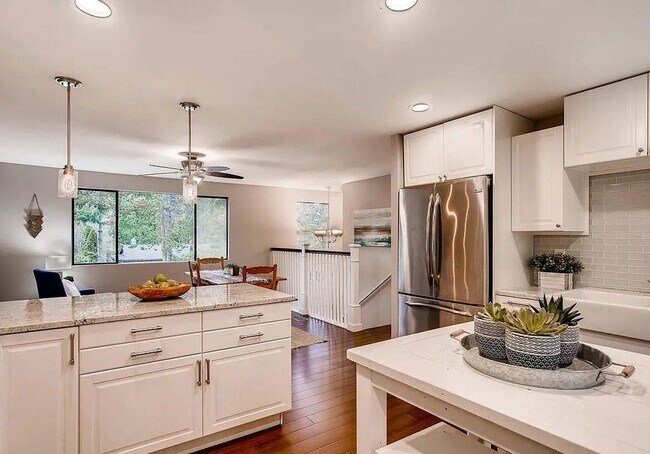 Building Photo - Beautifully Updated Edmonds Home with Spacious Fenced Backyard
