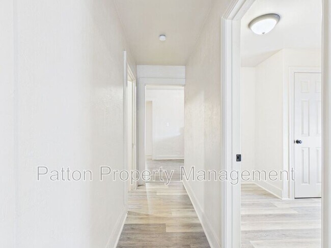 Building Photo - 1111 SW 13th Ave