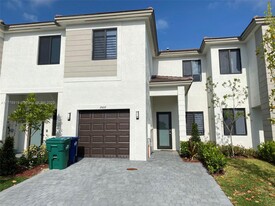 Building Photo - 2422 SW 145th Pl