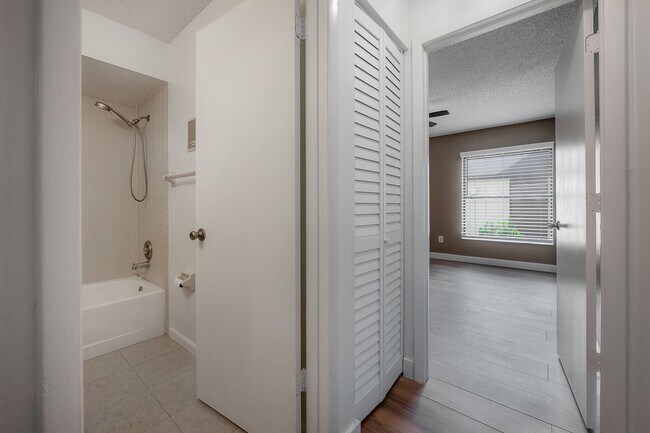 Building Photo - 13608 S Village #6204