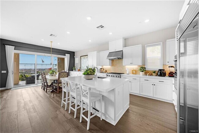 Building Photo - 545 Serrano Summit Dr