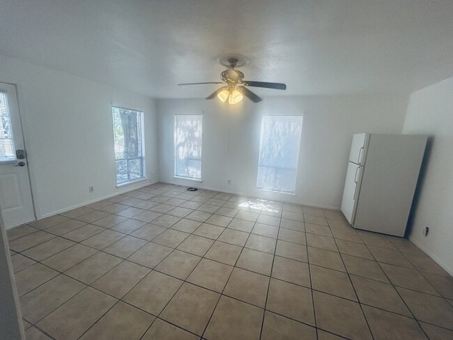 Building Photo - 1008 Clayton Nolen Dr