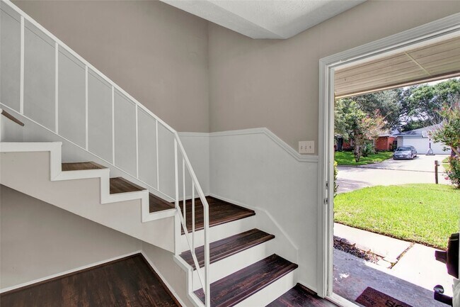Building Photo - 6208 Brookdale Dr
