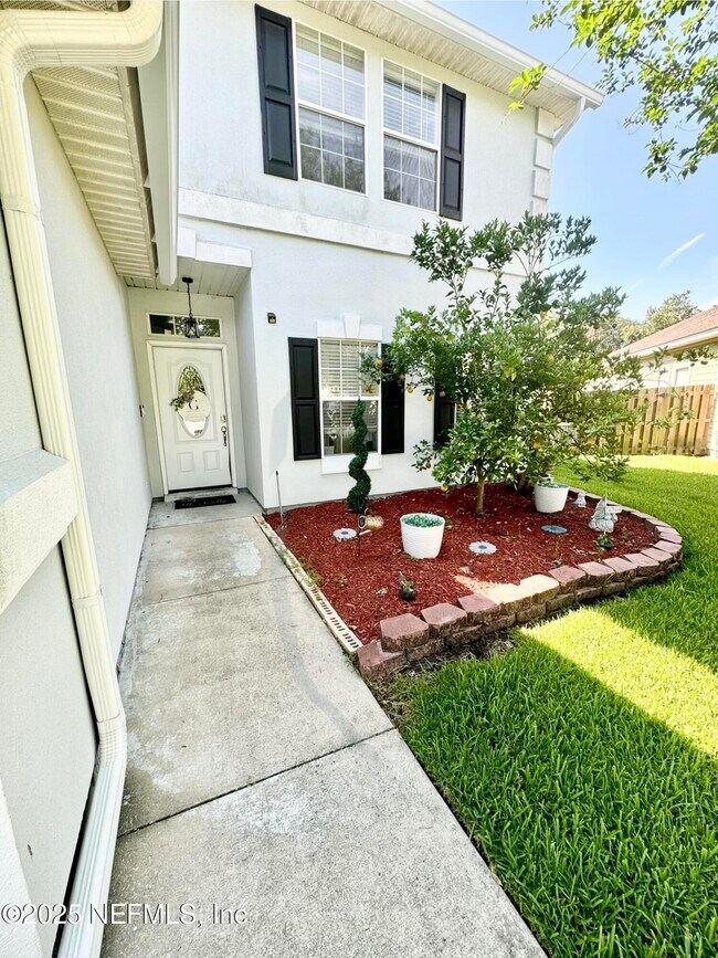 Building Photo - 955 Churchhill Ln