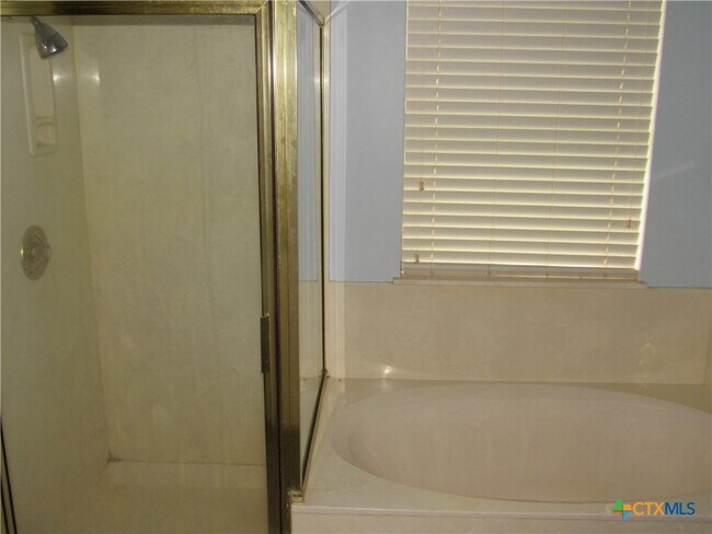 Building Photo - 4802 Shawn Dr