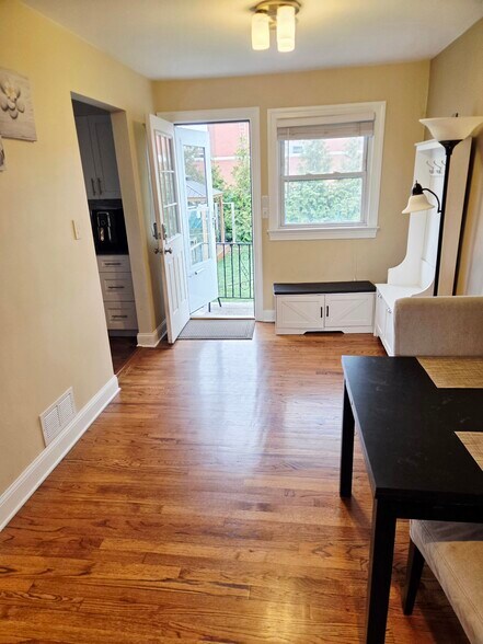 Building Photo - 223 Ray St