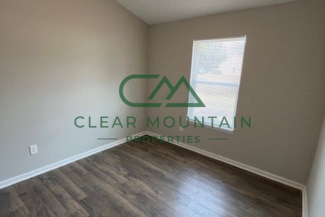 Building Photo - Beautifully Updated 4BR/2BA Home with Modern Finishes and Newly Built Dog Park!