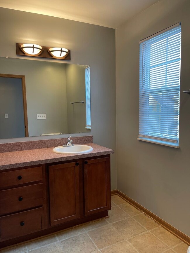 Building Photo - Introducing a stunning three-bedroom, two and a half bathroom home for rent in Columbus, OH!