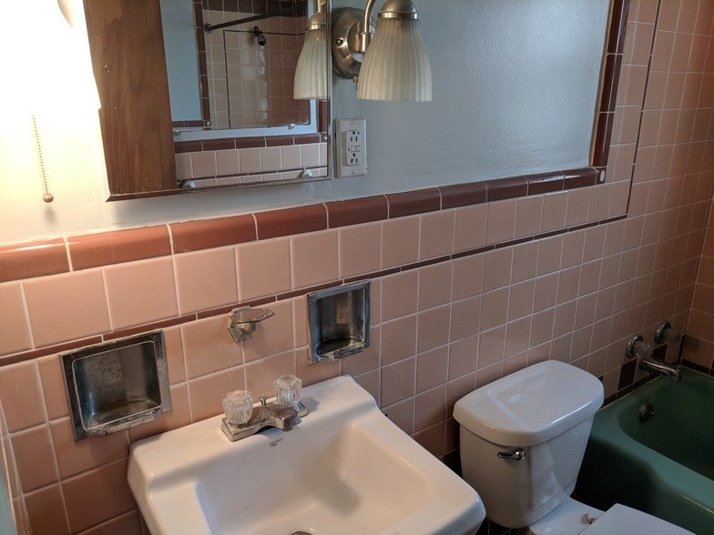 Bathroom - 716 S Ft Thomas Ave