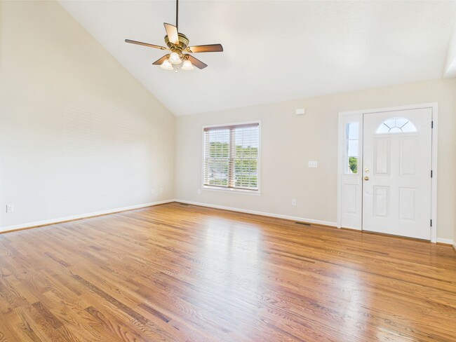 Building Photo - Bright & Spacious 4-Bedroom Home Located i...