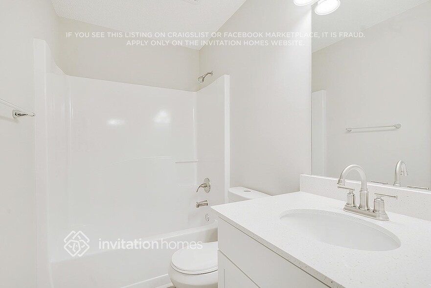 Building Photo - 4005 Shaded Oasis Ln