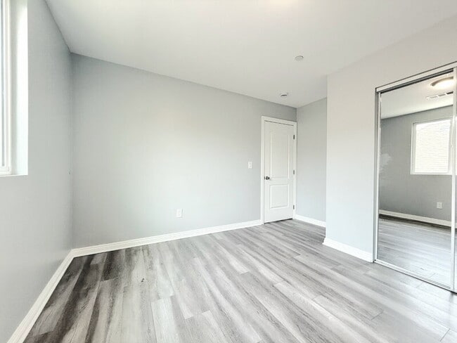 Building Photo - 320 E 55th St