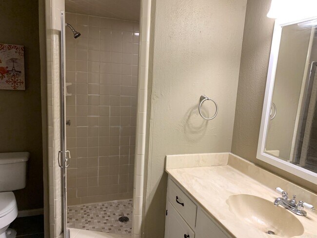 Building Photo - 12601 Pleasant View Dr