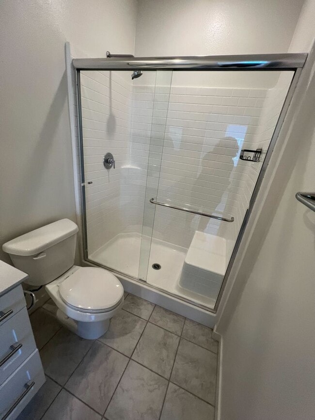 Building Photo - Move-In Special! 2 Weeks Free Rent – Moder...