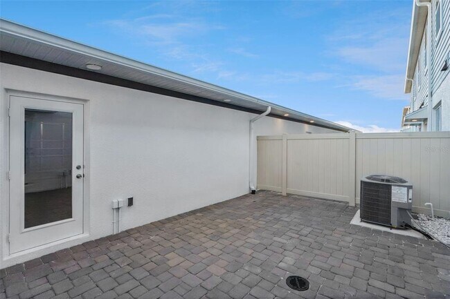 Building Photo - 510 Lady Palm St
