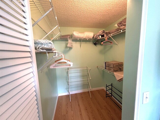 Building Photo - 2236 N Cypress Bend Dr