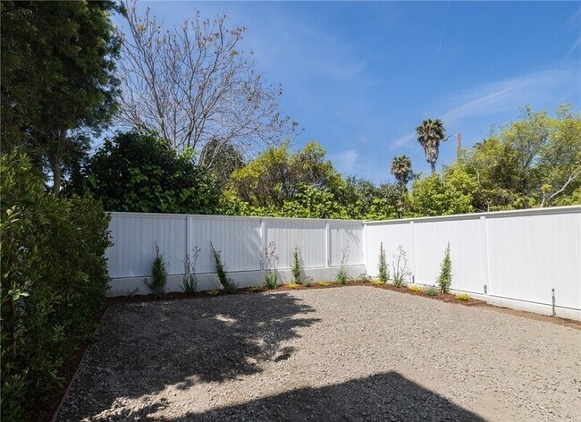 Building Photo - 617 Aviation Way