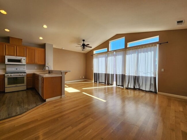 Building Photo - 4 Bedroom for Rent in NW Santa Rosa