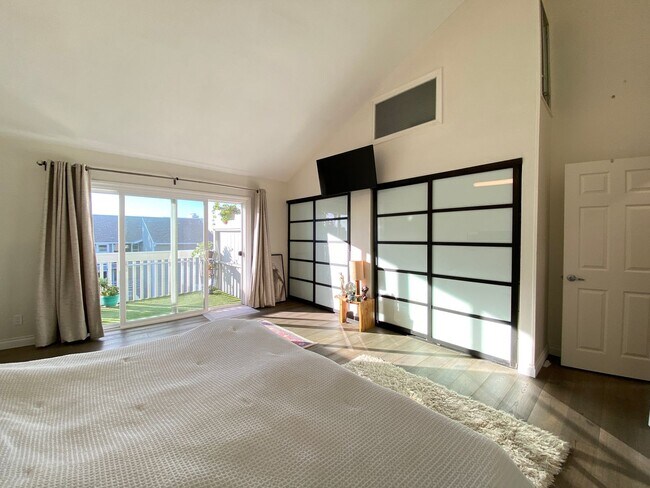 Building Photo - Stunning 3-bedroom, 2-bathroom coastal condo with Modern Custom Upgrades!