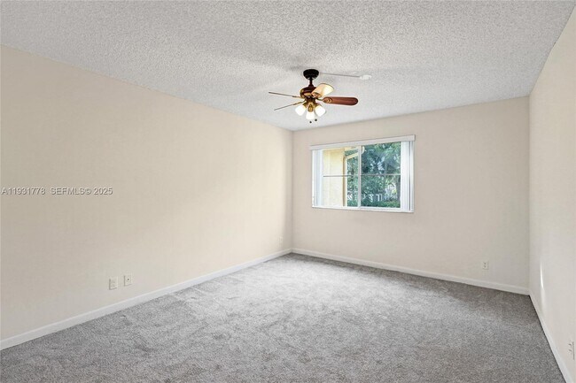 Building Photo - 9901 Westview Dr