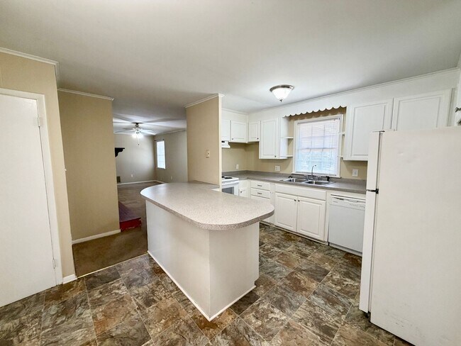 Building Photo - Lexington- Downtown Lexington - Call Lexington office for tours 803-359-0793