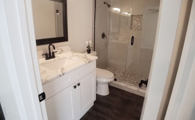 Building Photo - Stunning All Upgraded 2/2 Condo x Rent @ Winter Park Village next to Full Sail !