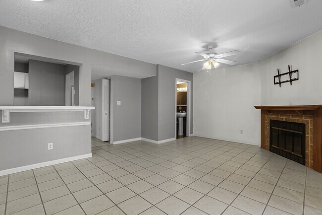 Building Photo - 8901 N Swan Cir