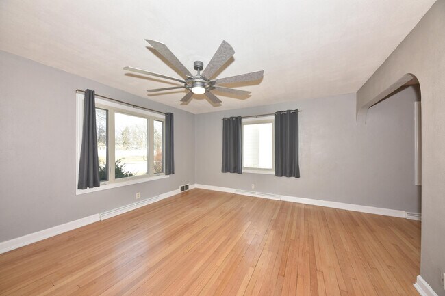 Building Photo - 309 W Washington St