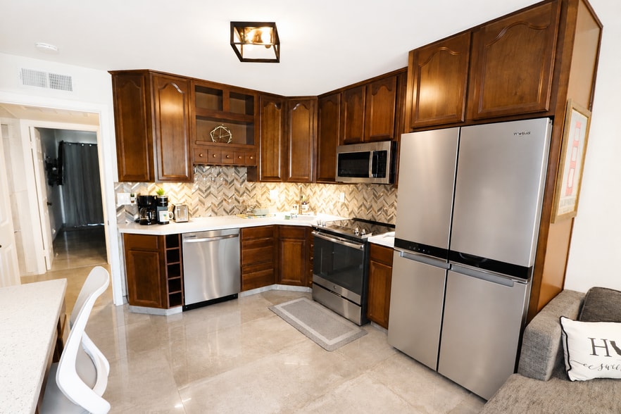 Kitchen - 9639 Spyglass Ave