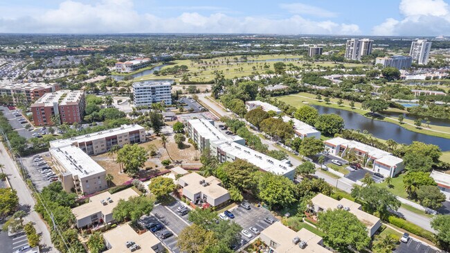 Building Photo - 1638 Embassy Dr