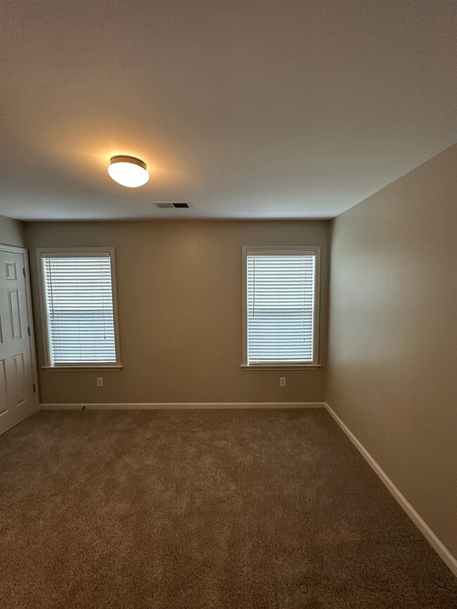Building Photo - 1354 Island Pl E