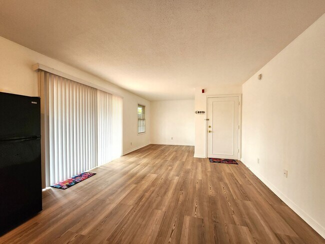 Building Photo - Charming Studio Condo Unit; Private Fenced...