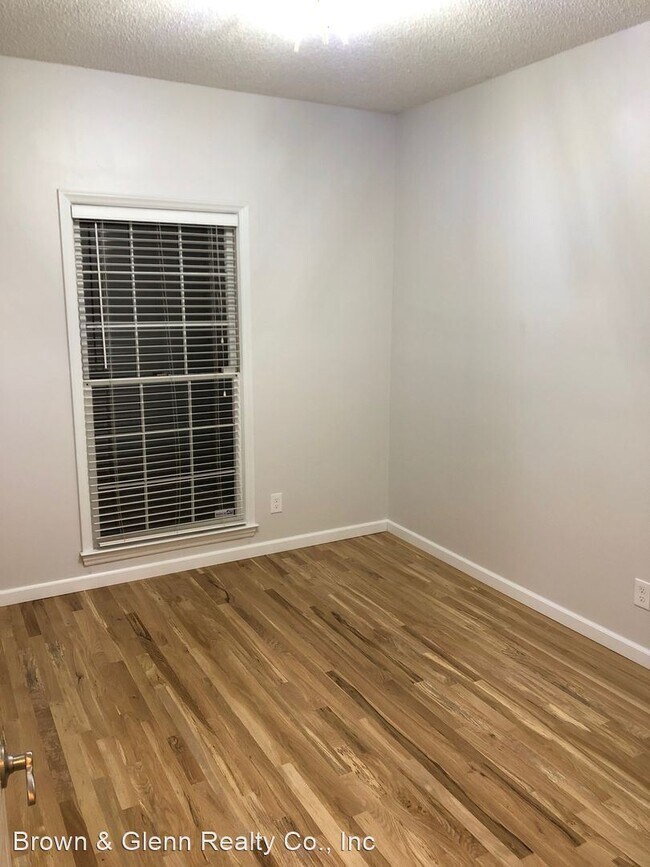 Building Photo - 301 Queens Rd