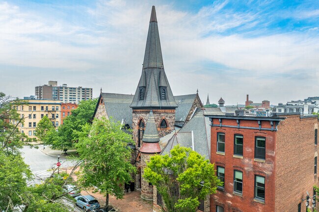 Building Photo - Strawbridge Apartments
