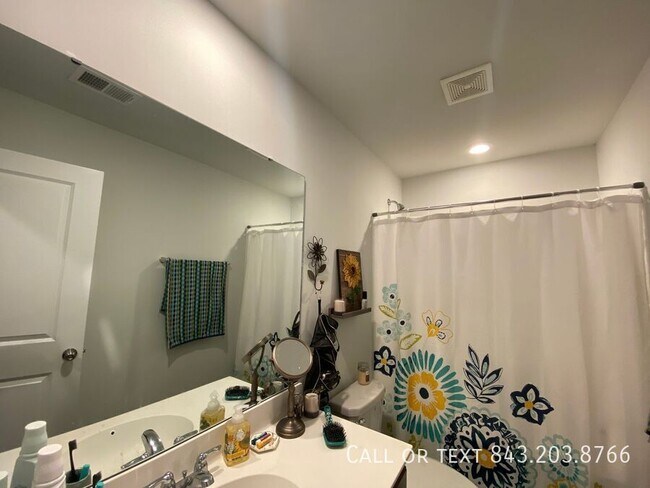 Building Photo - 219 Lazy River Ln
