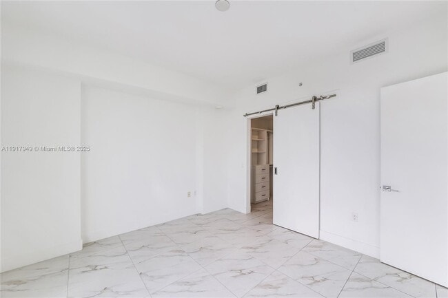 Building Photo - 2000 Metropica Wy