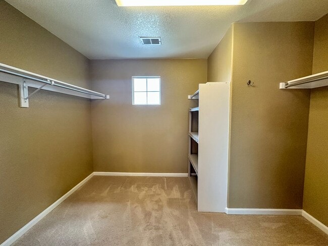 Building Photo - Horseshoe Ridge 4bd 3ba 2,522sq.ft. home FOR RENT!